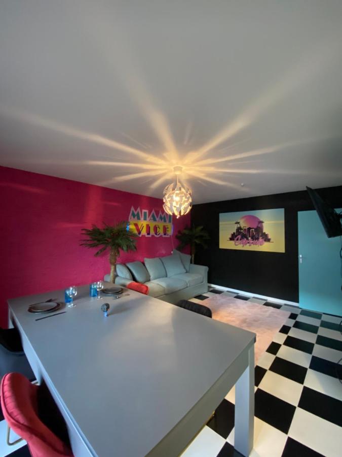Capsule Miami Vice - Jacuzzi - Billard - Ecran Cinema & Netflix - Ping-Pong - Nintendo & Jeux- Lievin Exterior photo