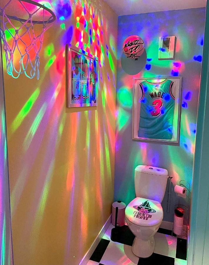 Capsule Miami Vice - Jacuzzi - Billard - Ecran Cinema & Netflix - Ping-Pong - Nintendo & Jeux- Lievin Exterior photo