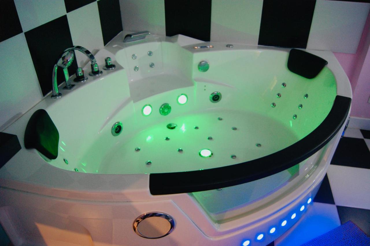 Capsule Miami Vice - Jacuzzi - Billard - Ecran Cinema & Netflix - Ping-Pong - Nintendo & Jeux- Lievin Exterior photo
