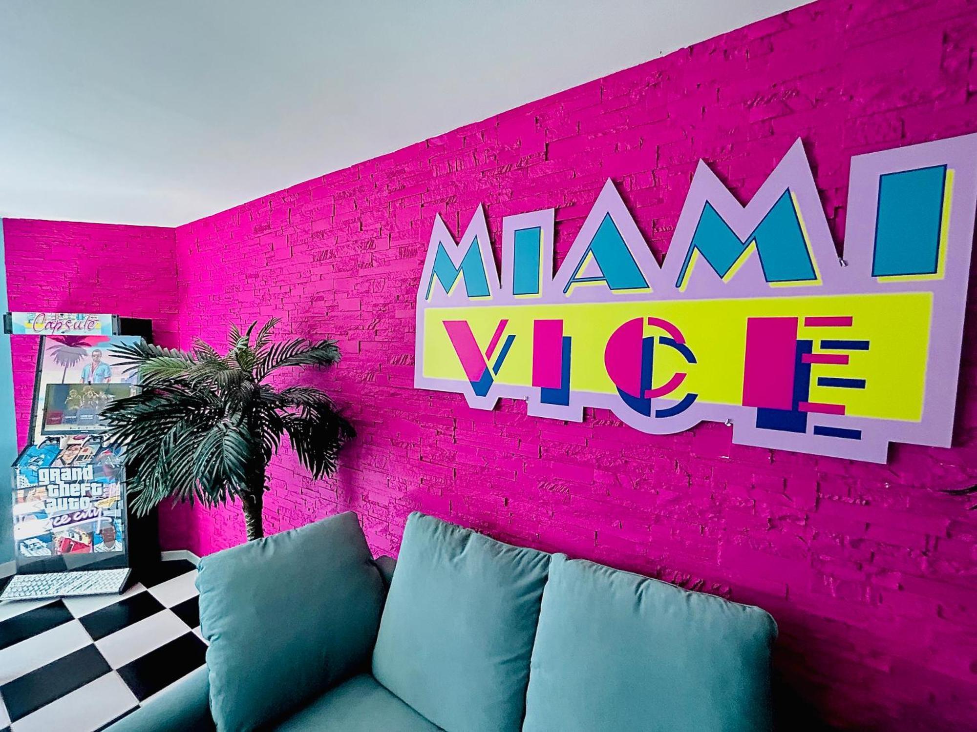 Capsule Miami Vice - Jacuzzi - Billard - Ecran Cinema & Netflix - Ping-Pong - Nintendo & Jeux- Lievin Exterior photo