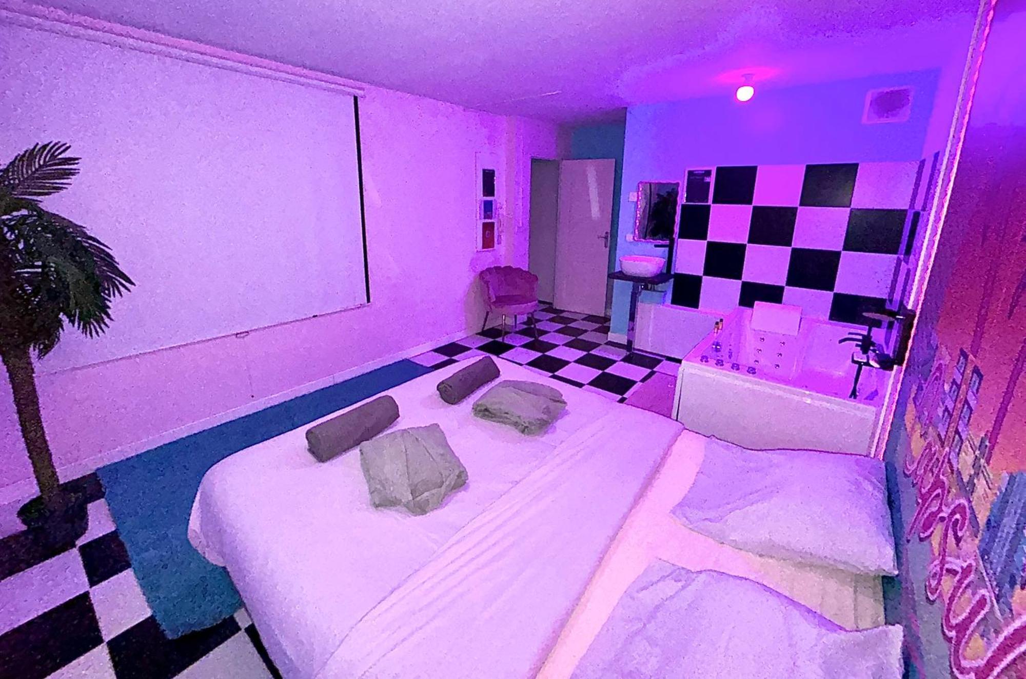 Capsule Miami Vice - Jacuzzi - Billard - Ecran Cinema & Netflix - Ping-Pong - Nintendo & Jeux- Lievin Exterior photo